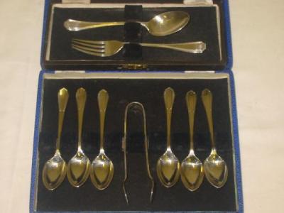 Appraisal: A SET OF SIX ART DECO TEASPOONS AND TONGS with