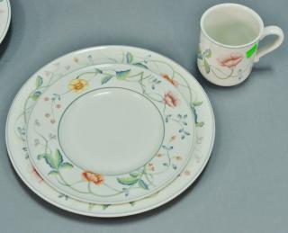 Appraisal: Villeroy and Boch Albertina partial dinnerware set with serving pieces