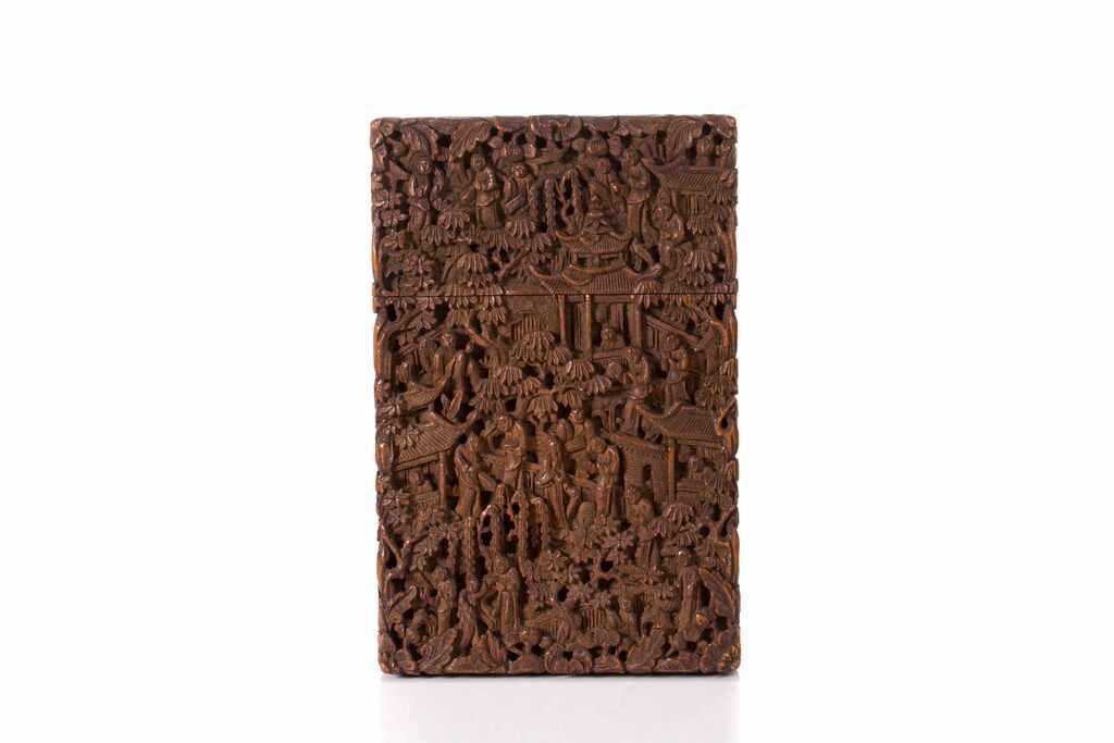 Appraisal: CHINESE EXPORT CARVED BOXWOOD CARD CASETypical carved decoration of figures