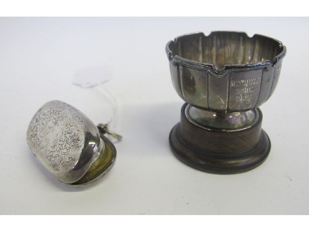 Appraisal: Lot comprising silver sovereign case and a small trophy bowl