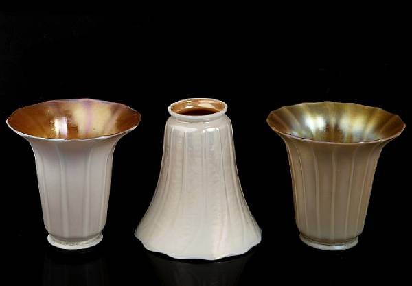 Appraisal: A set of eight Quezal ivrene glass ribbed flori-form shades