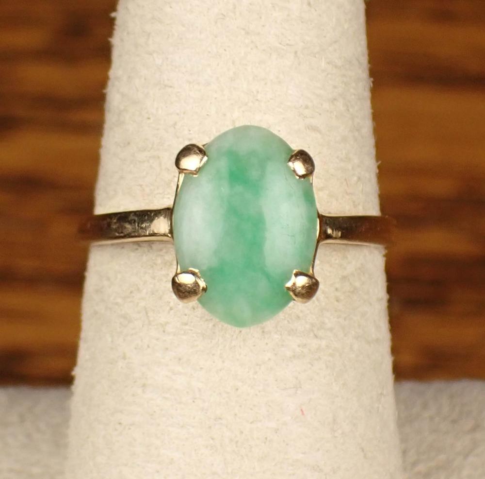 Appraisal: JADE AND FOURTEEN KARAT GOLD SOLITAIRE RING with four yellow