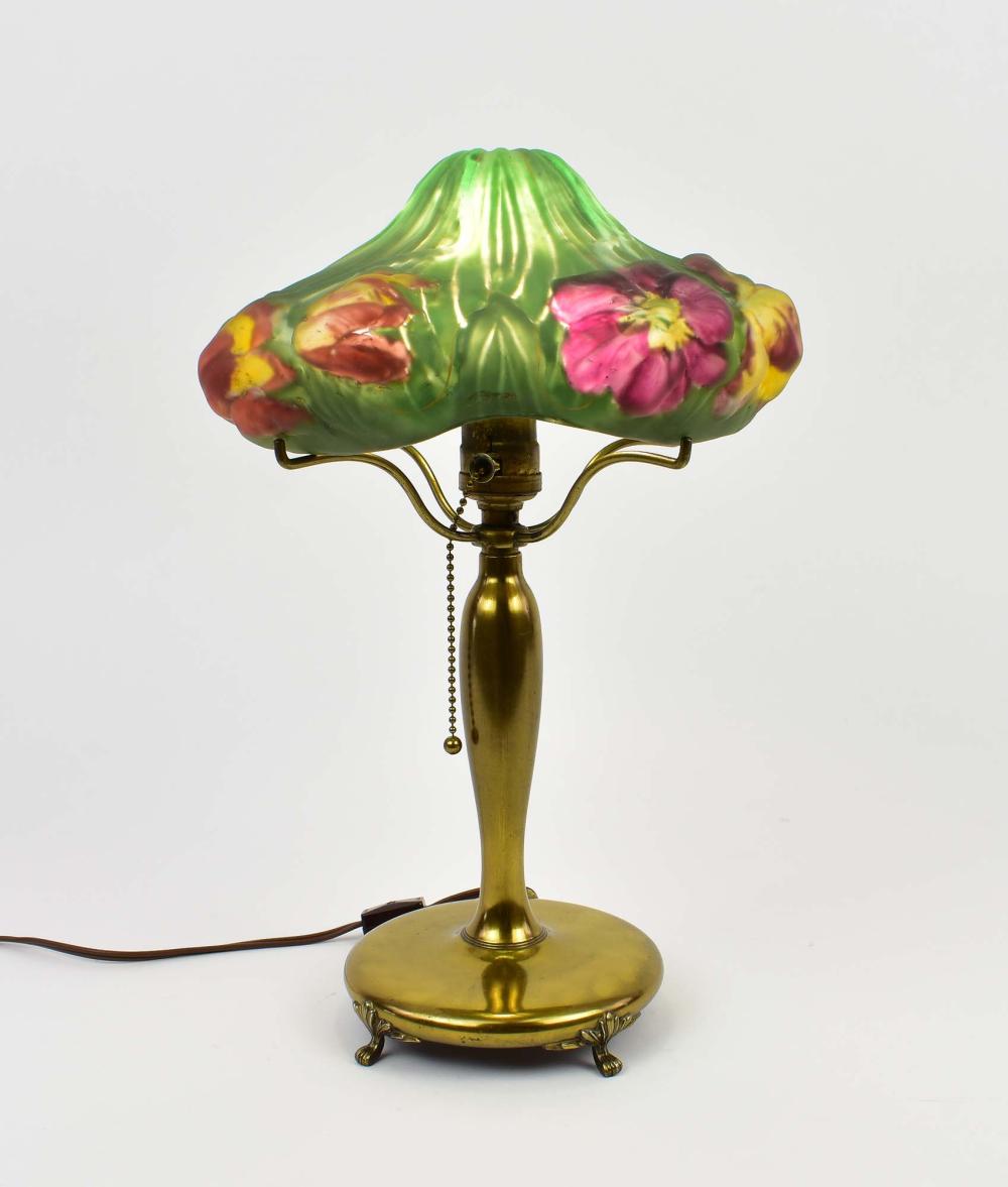 Appraisal: PAIRPOINT PUFFY REVERSE PAINTED BOUDOIR TULIP LAMP - The shade