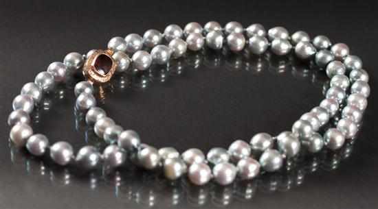 Appraisal: Lady's cultured Baroque pearl necklace decorated with a Victorian K