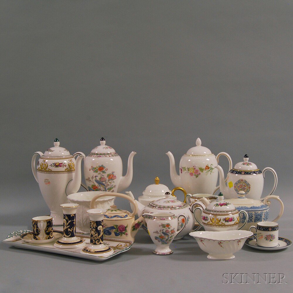 Appraisal: Twenty-two Pieces of Wedgwood Teaware th century including a pair