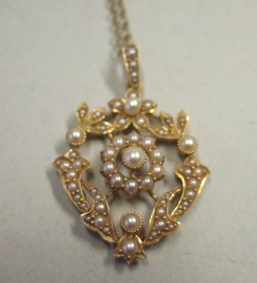 Appraisal: A gold and seed pearl set pendant in a cluster