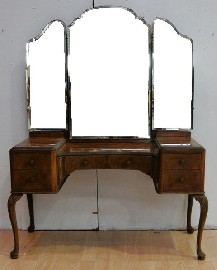 Appraisal: A walnut veneered dressing table with mirror together with a