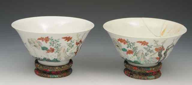 Appraisal: A PAIR OF CHINESE PORCELAIN REPUBLIC PERIOD BOWLS each decorated