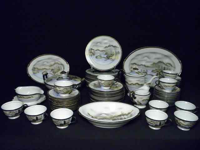 Appraisal: Kutani Chinese porcelain dinnerware set Pieces Includes '' dinner plates