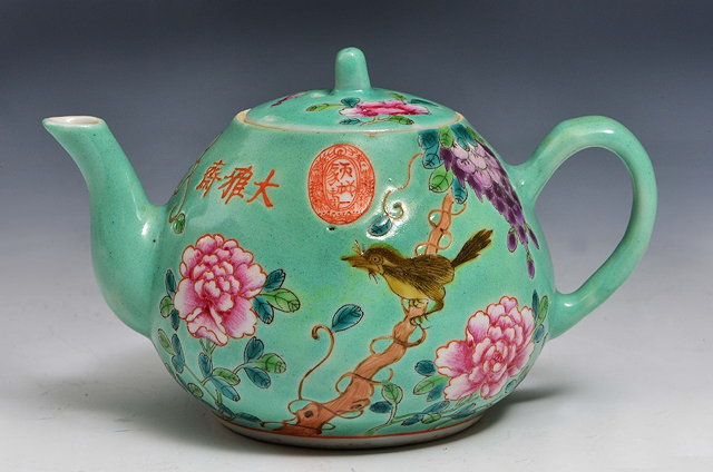 Appraisal: A DAYAZHAI FAMILLE ROSE TURQUOISE GROUND TEAPOT decorated with a