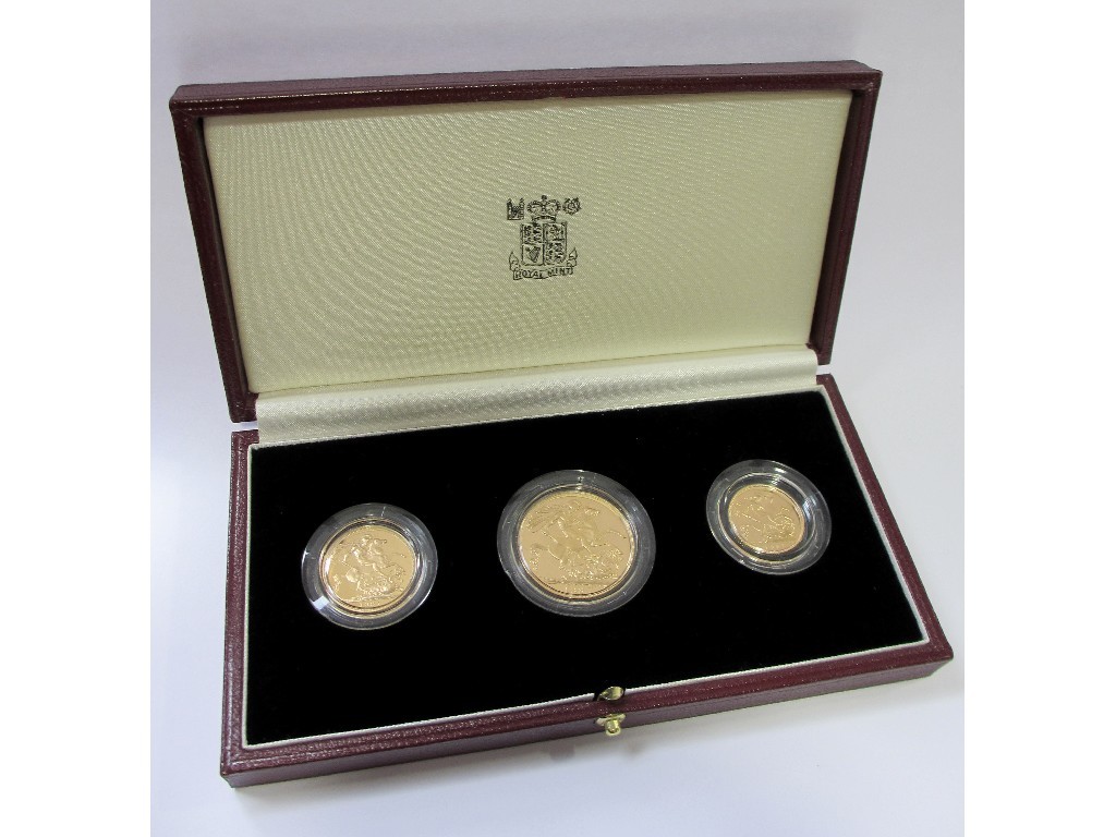 Appraisal: A United Kingdom gold proof set comprising sovereign and half