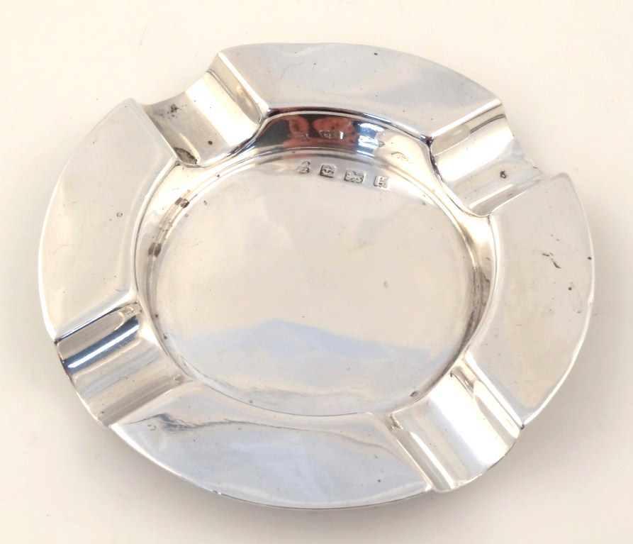 Appraisal: An Edwardian silver ashtray the circular outline broken by four