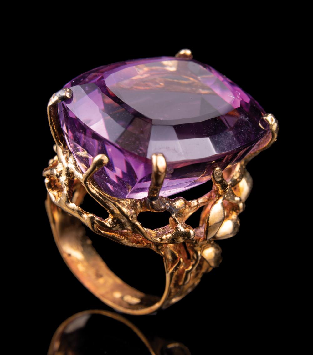 Appraisal: kt Yellow Gold and Cushion Cut Amethyst Ring Please note