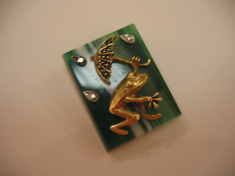 Appraisal: FROG BROOCH k yellow gold frog with umbrella on tablet