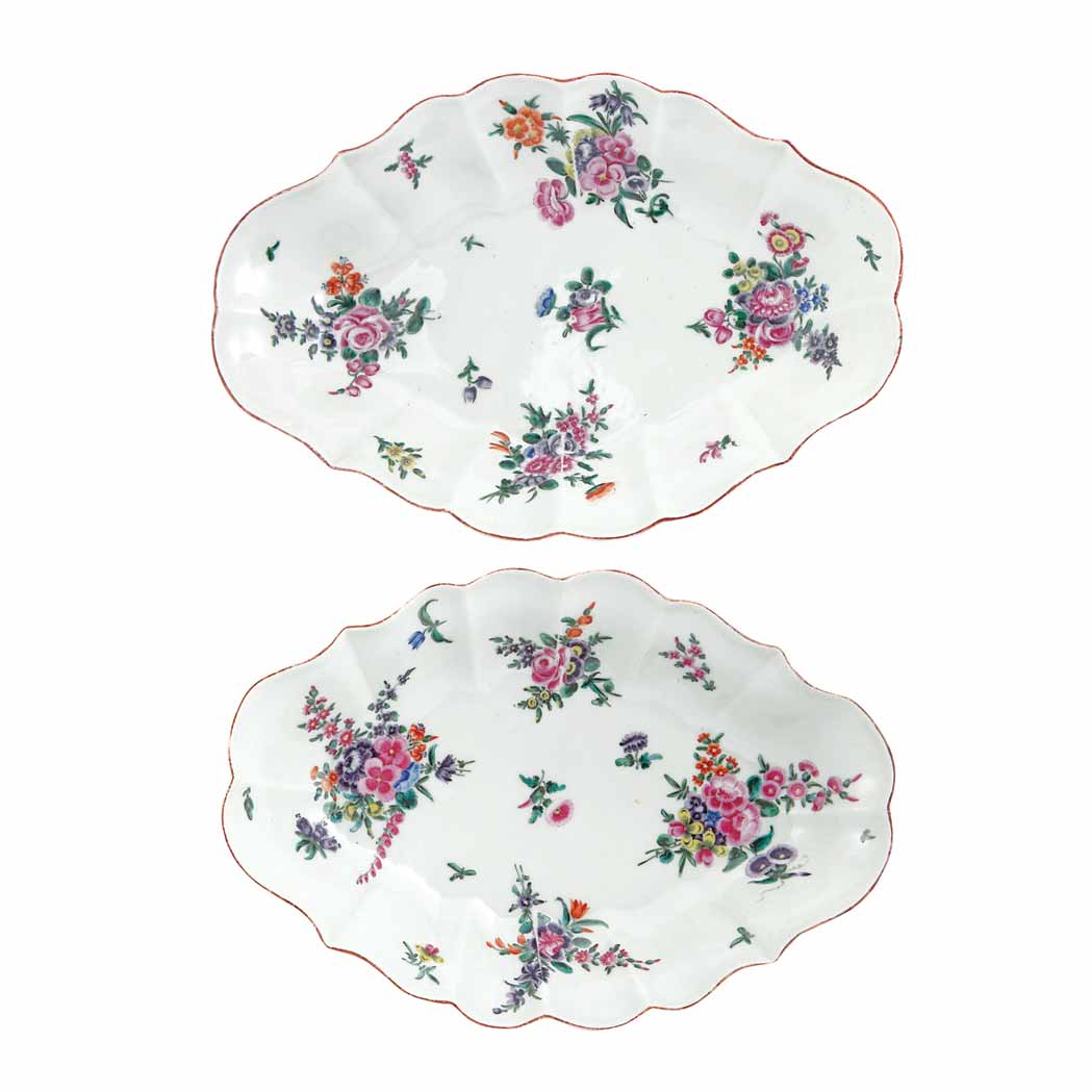 Appraisal: Pair of English Porcelain Low Bowls Early th century Each