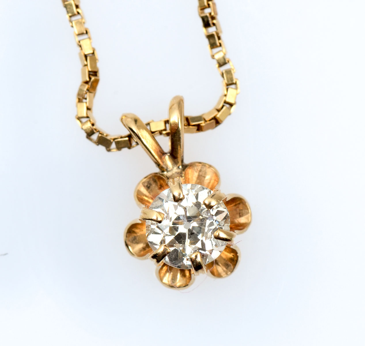 Appraisal: K CT BUTTER CUP DIAMOND NECKLACE Simple and elegant this