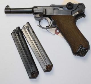 Appraisal: German DWM Luger semiautomatic pistol SN Marked Germany on frame