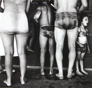 Appraisal: Photograph Yasuhiro Ishimoto Yasuhiro Ishimoto American Japanese - Untitled Family