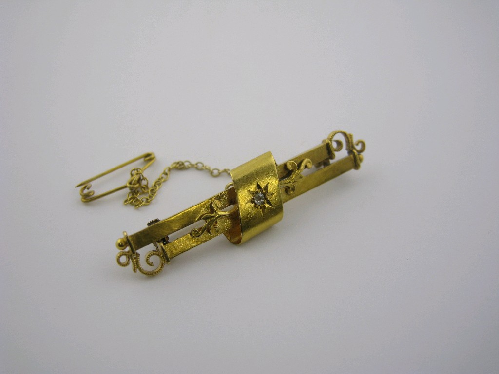 Appraisal: A late th Century ct gold Bar Brooch set single