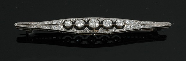 Appraisal: An Edwardian diamond bar brooch The tapering bar pierced and