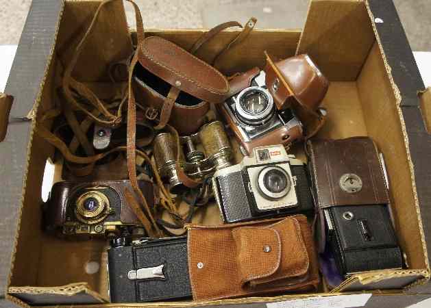 Appraisal: A collection of Five Vintage Cameras together with a Pair