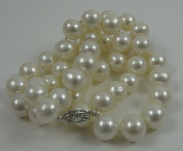 Appraisal: PEARL AND FOURTEEN KARAT WHITE GOLD NECKLACE in length and