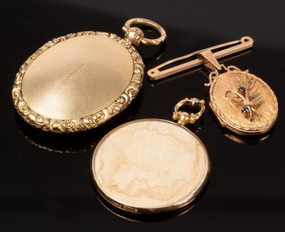 Appraisal: A ct gold oval locket with gem set floral motif