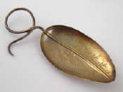 Appraisal: A Georgian silver leaf caddy spoon with engraved veins and