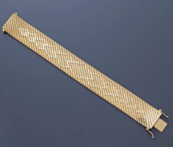 Appraisal: An eighteen karat gold mesh bracelet weighing approximately grams length