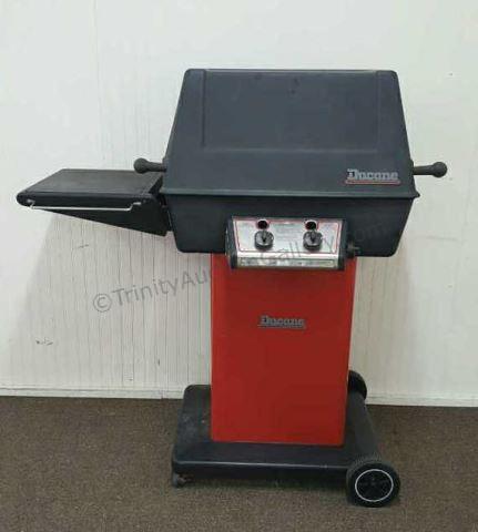 Appraisal: Estate used propane outdoor grill Two burner gas grill with