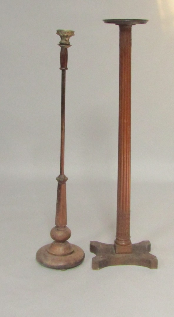 Appraisal: A mahogany jardiniere stand with a leaf carved and fluted