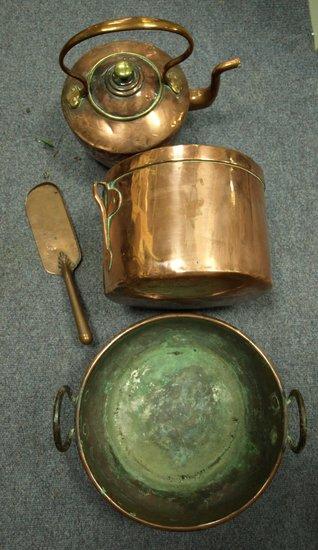 Appraisal: A quantity of Victorian copper including saucepans and kettles