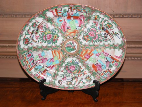 Appraisal: Title Chinese-export Porcelain oval-shaped platter with rose medallion pattern Medium