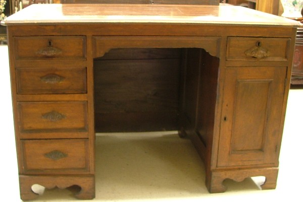 Appraisal: VICTORIAN FLAT-TOP WALNUT DESK American c the rectangular top spanning