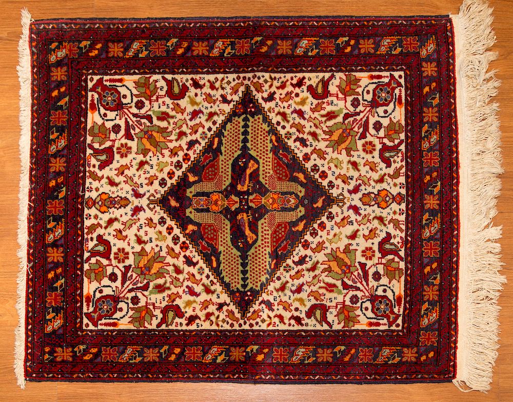 Appraisal: Persian Kashkai rug approx x Iran modern Condition Excellent condition