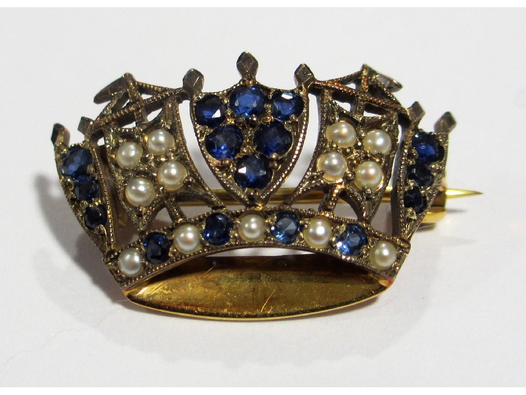 Appraisal: A ct gold naval sweetheart brooch set with small cushion