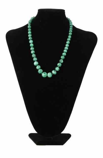 Appraisal: A malachite necklace the graduated beads interspersed by small green