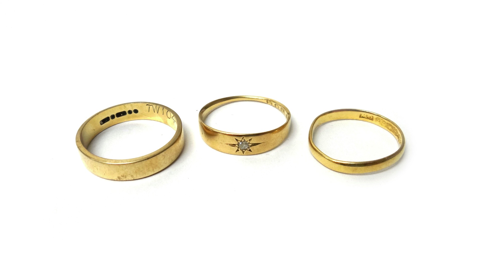 Appraisal: An ct gold ring star gypsy set with a cushion