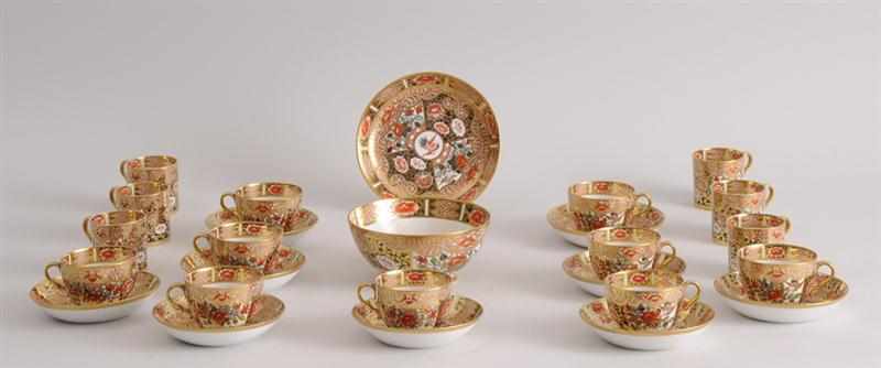 Appraisal: ENGLISH PORCELAIN PART TEA SERVICE IN THE ''JAPAN'' PATTERN Marked