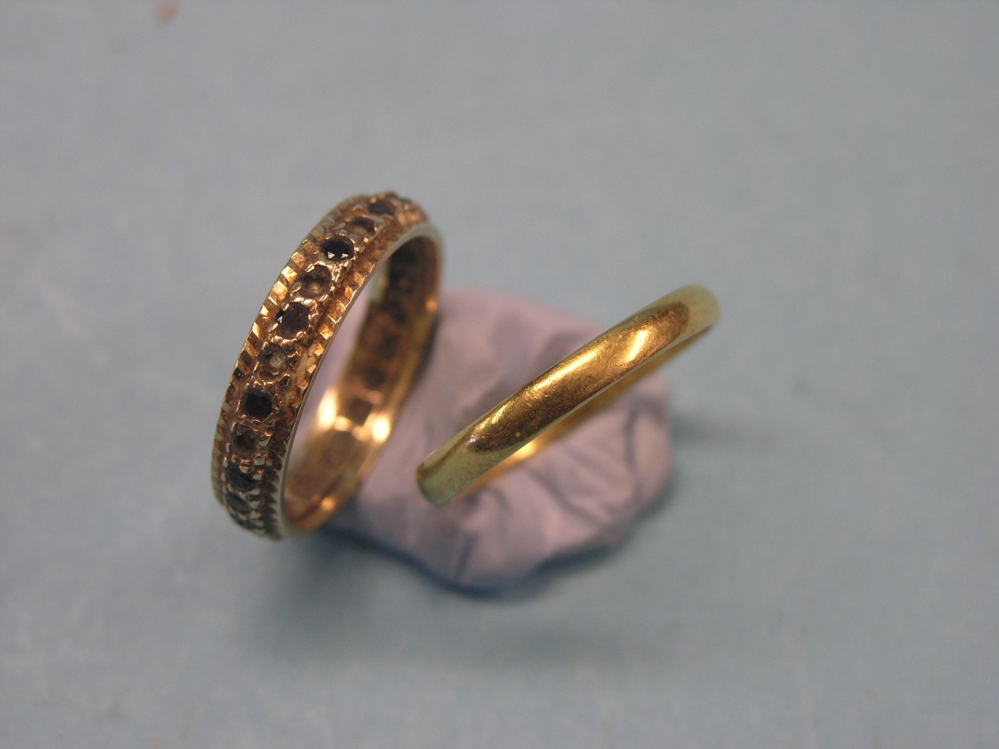 Appraisal: A large ct gold band wedding ring grams size W