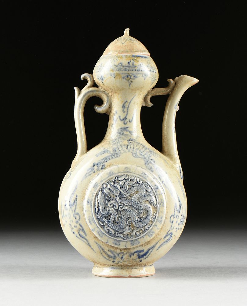 Appraisal: A VIETNAMESE ANNAMESE BLUE AND WHITE PORCELAIN DOUBLE GOURD EWER