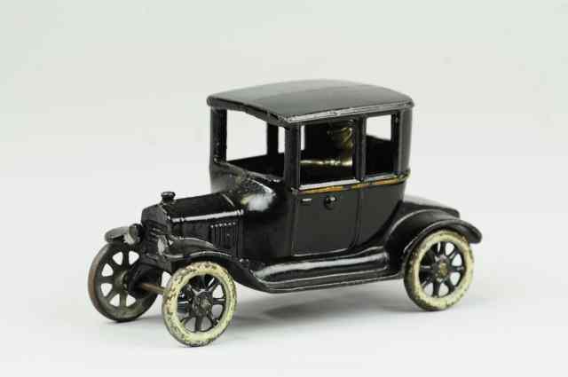 Appraisal: ARCADE MODEL 'T' FORD COUPE C cast iron beautiful example