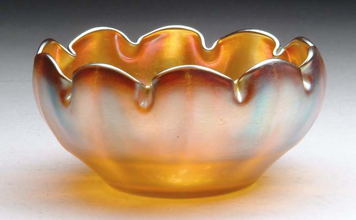 Appraisal: TIFFANY STUDIOS BOWL Pretty gold Favrile bowl has scalloped rim