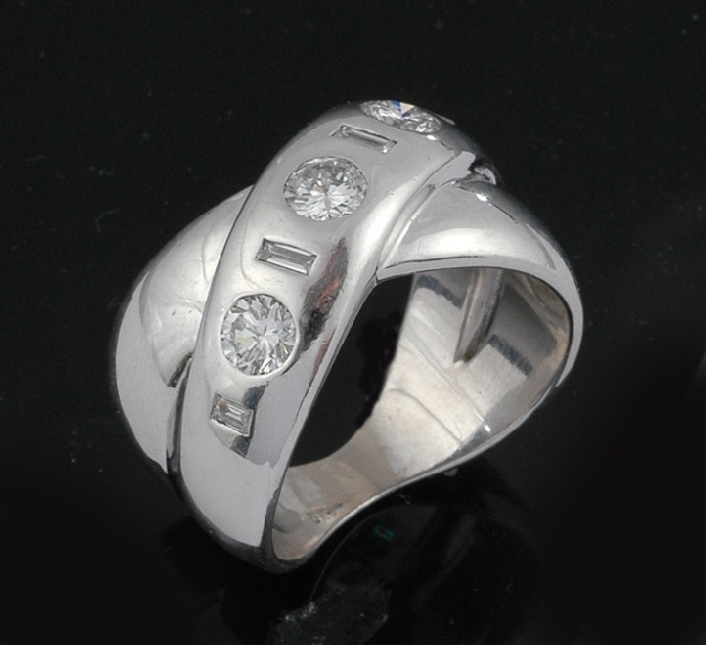 Appraisal: A diamond dress ring The ct white gold crossover band