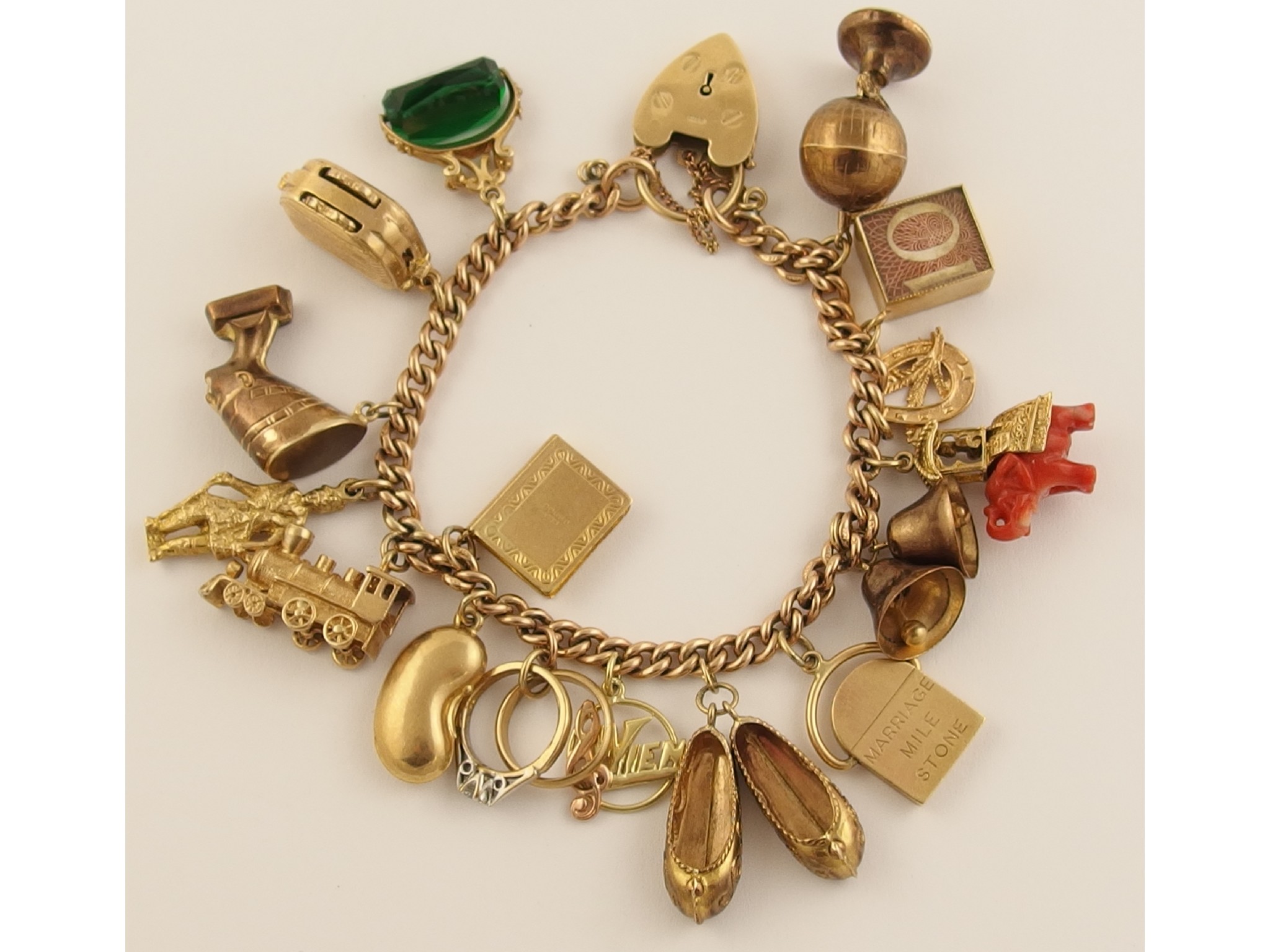 Appraisal: A ct gold curb link bracelet with a heart shaped