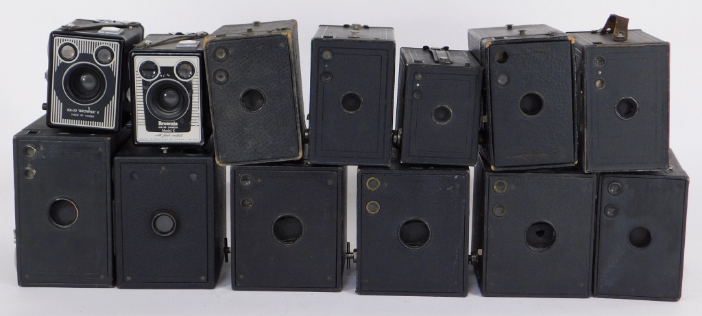 Appraisal: LOT OF KODAK BROWNIE BOX CAMERAS Lot of Kodak Brownie