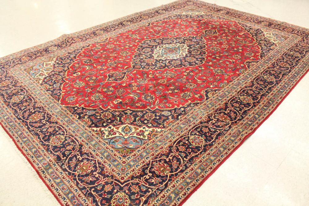 Appraisal: HAND KNOTTED PERSIAN CARPET floral and central floral medallion design