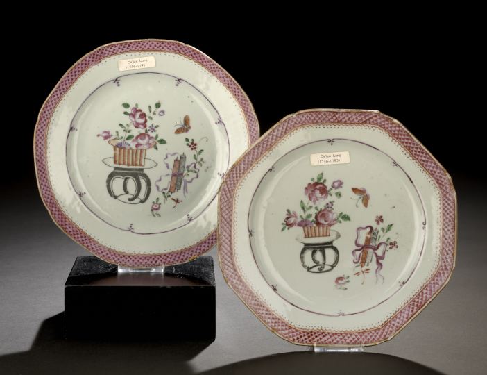 Appraisal: Pair of Chinese Export Porcelain Octagonal Desert Plates Qianlong Reign