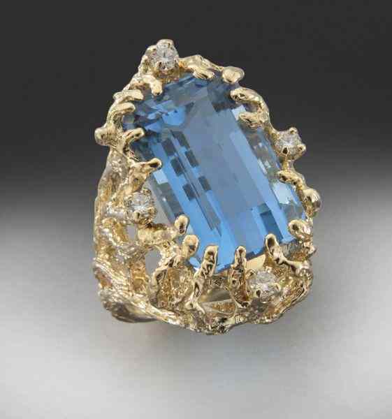 Appraisal: K diamond and aquamarine ringfeaturing a central rectangular step cut