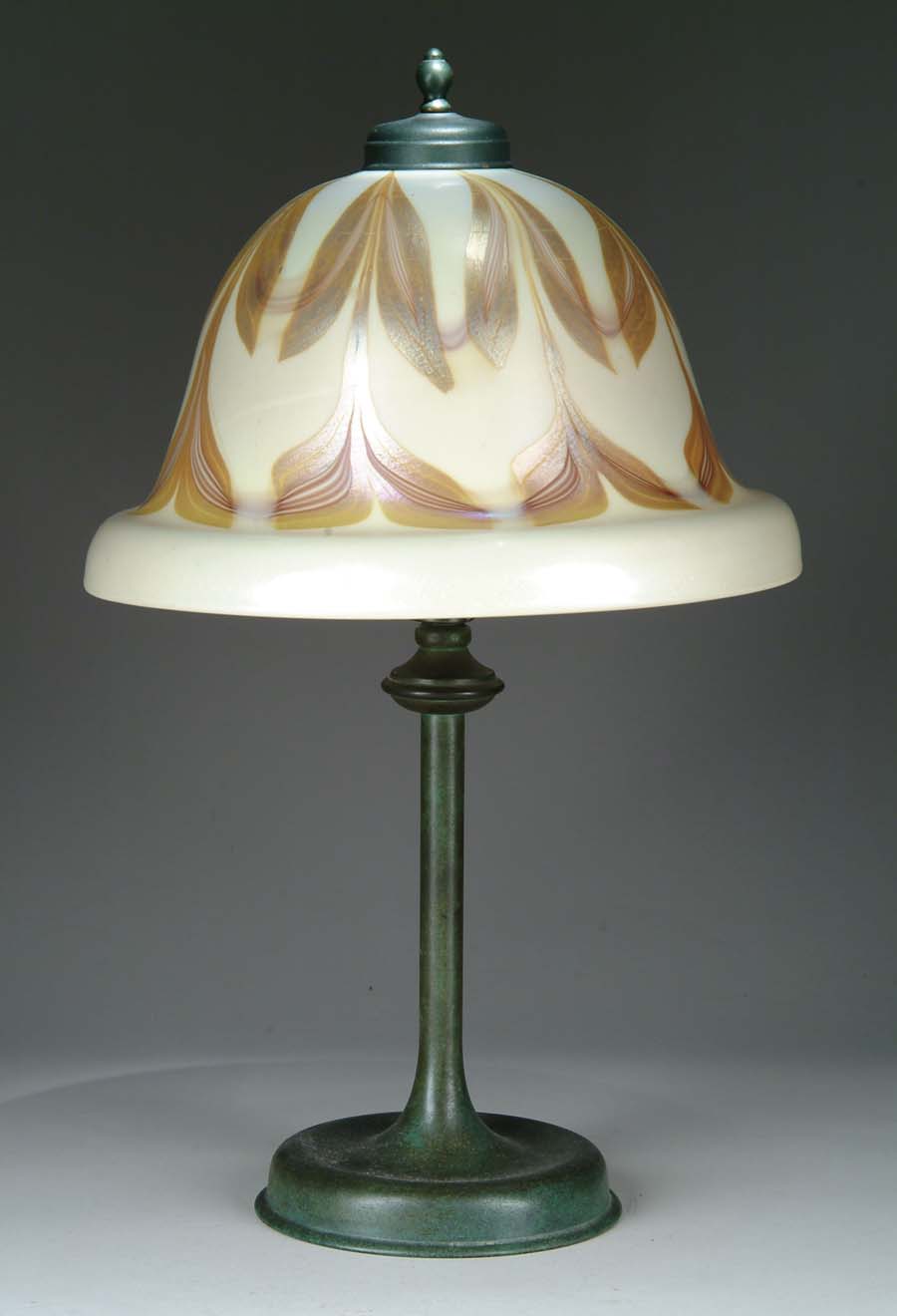 Appraisal: ART GLASS LAMP Beautiful helmet shaped shade has pulled leaf